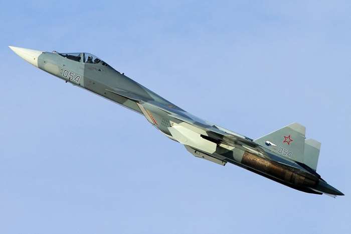 Su-57 F-22 Ϳ   ɷ ϳ 5 μ   ٰ 򰡵ȴ. <ó: United Aircraft Corporation>