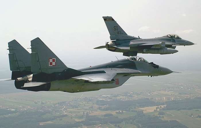   F-16C     MiG-29A. ǥ ̹ ˷ ִ. <ó:  >