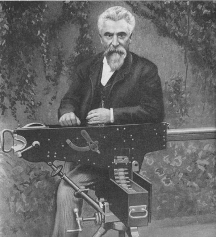 개발자인 하이람 맥심과 그의 이름을 딴 맥심 기관총 초기형의 모습 <출처: Public Domain>