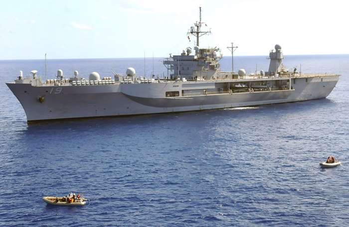   ٶ   (USS Blue Ridge, LCC-19) . ؿ Ա   ׳ ġ Ʈ ϰ   ٸ  .   ǿ  ſ ׳ ġǾ ִ. <ó :  ر>