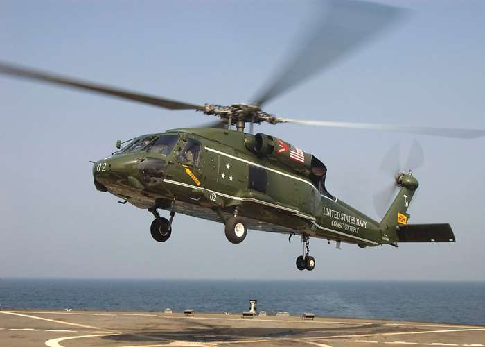 7Դ ɰ žϴ SH-60F  ȣũ(Ocean Hawk) Ⱑ   Կ ϰ ִ. ְ ž¿    öϰ οž¿  ̴. <ó:  ر>