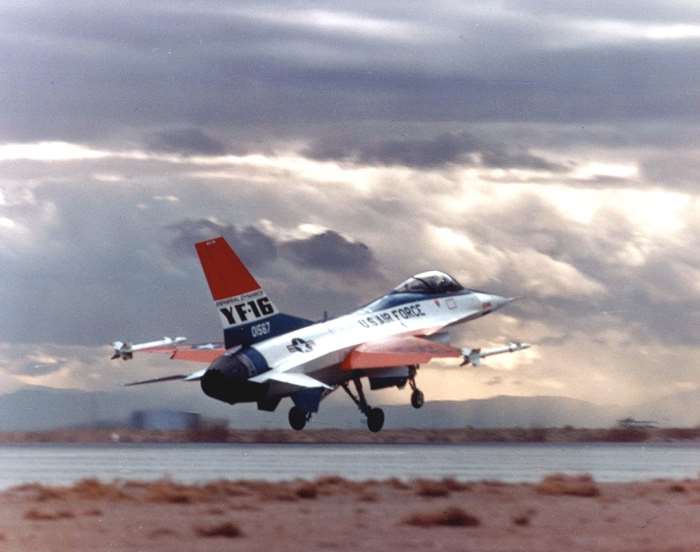 1974 1 20   ̻   ʵ ǽϰ  YF-16  <ó:  ƾ>