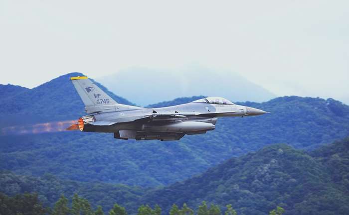    Ҽ F-16C  40J  <ó: SSgt. Nicholas Wilson /  >