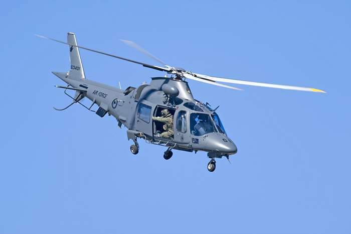 40년 넘게 민간과 군대에서 사랑받는 이탈리아산 소형 헬기