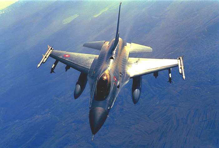 Ű  F-16 þ Su-24 ߽ 籹 ѵ ܱ    ò. <ó:  >
