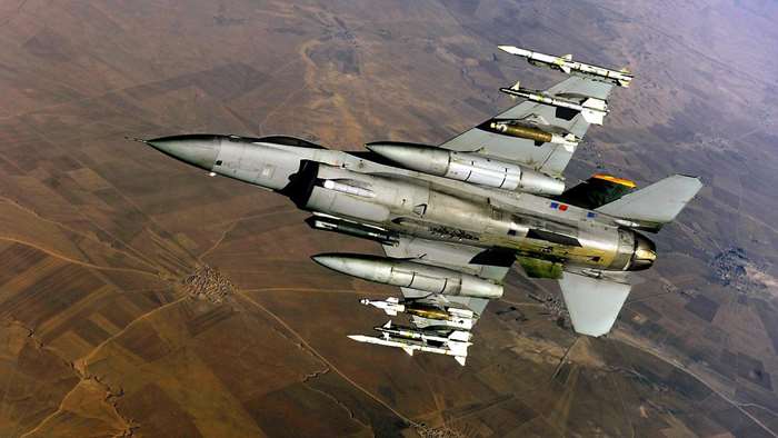 F-16 ųü    ȿ ϴ ü̱⵵ ߴ. Ư 2006⿡ 輱     ׷ ̴ ڸī(al-Zarqawi) F-16C 밡 Ÿ ϱ⵵ ߴ. <ó:  >