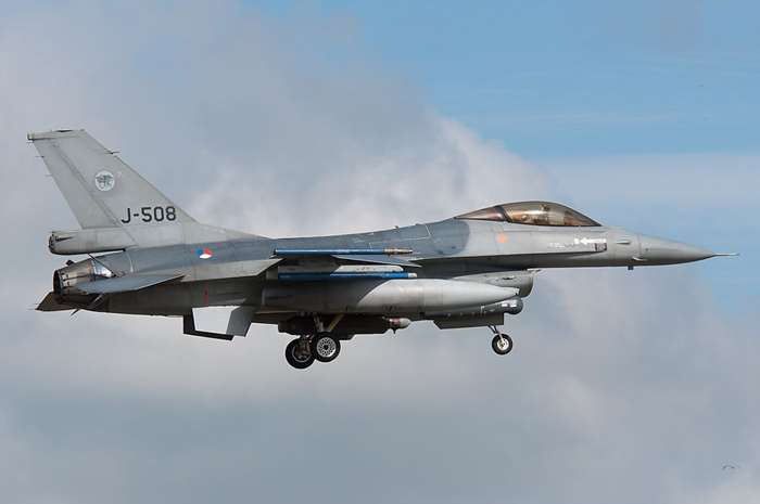 ״  Ҽ F-16AM 15 OCU ü <ó: (cc) Gerard van der Schaaf at wikipedia.org>