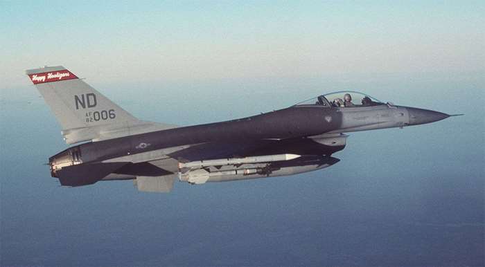 뽺Ÿ(North Dakota) ֹ Ҽ F-16A  15 ADF <ó:  >