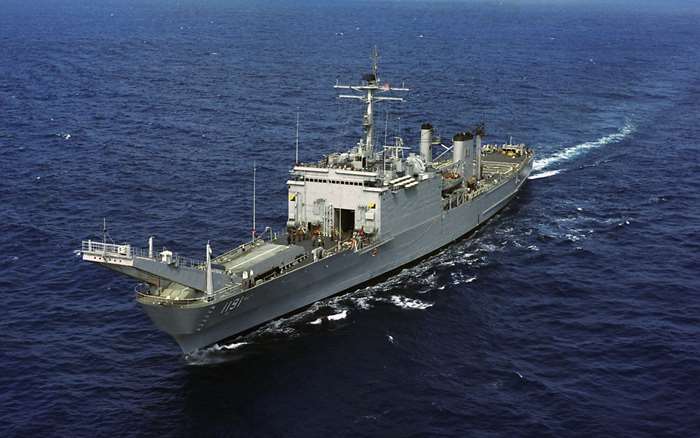   Ʈ  13 (USS Racine, LST-1119).   ϰ , Ա ϴ   ġ Ȯ  ִ. <ó :  ر>