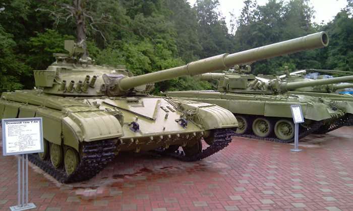 T-80    125mm  ڵġ  T-64  <ó (cc) ݬѬլڬެڬ ެѬ at wikimedia.org>