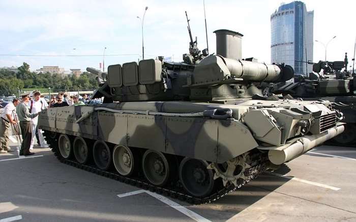 þ  T-80U  <ó (cc) Vitaly V. Kuzmin at wikimedia.org>