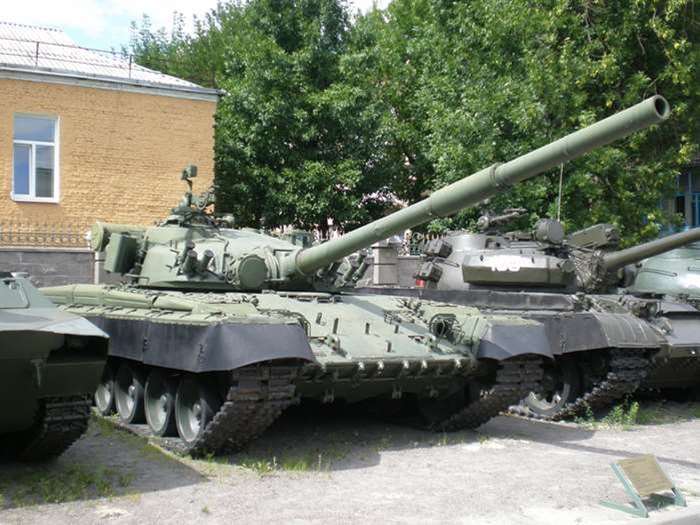 T-80B  <ó (cc) Gumundur D. Haraldsson at wikimedia.org>