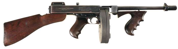 50발들이 드럼탄창을 장착한 톰슨 M1921 기관단총 <출처: Public Domain>