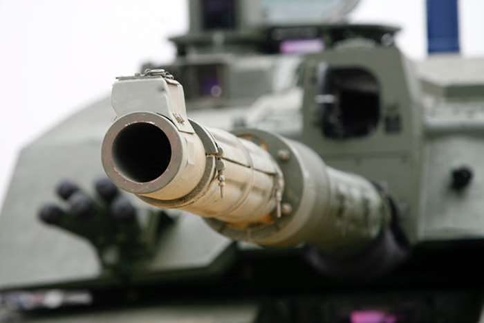 영국 육군이 챌린저 2용으로 고려했던 120mm 활강포의 모습. 2006년 육군 기갑 시험개발부대에서 테스트 중이던 당시의 사진이다. <출처: Crown Copyright/MOD 2006>
