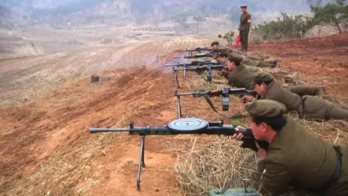 DP-28로 사격훈련 중인 북한 교도대원의 모습 <출처: Public Domain>