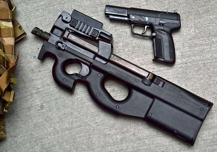 FN 파이브-세븐 권총과 P90 PDW는 모두 5.7mm FN탄환을 사용한다. <출처: foxtrotoscarwhiskey.blogspot.com>