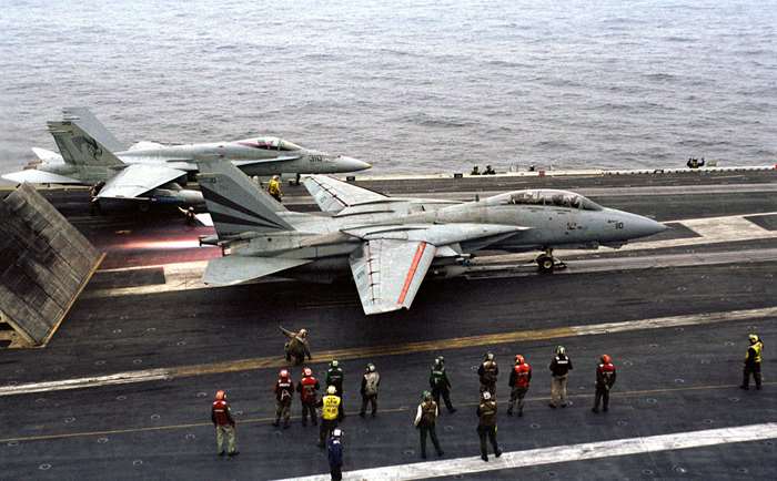  ر ŰƼȣũ ׸(USS Kitty Hawk, CV-63)   F-14 Ĺ .   1999  (Foal Eagle)  ߿ Կ , F-14     ر  154  Ҽ̾. <ó:  ر/Airman Recruit Mara McCleaft>
[̹ Ĺ] F-14 Ĺ  -  ô븦 ǳ  ϳ  ()