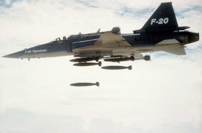 Mk.82 500 Ŀ ź ϴ F-20  <ó :  >