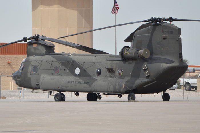 ̵  ÷      CH-47D ︮ <ó (cc) Alan Wilson at wikimedia.org>