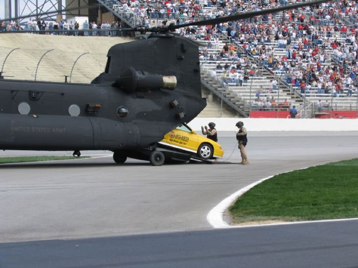 2004 3 14 ƲŸ  ǵ̿   ս    MH-47E Ư ︮ <ó : chinook-helicopter.com>