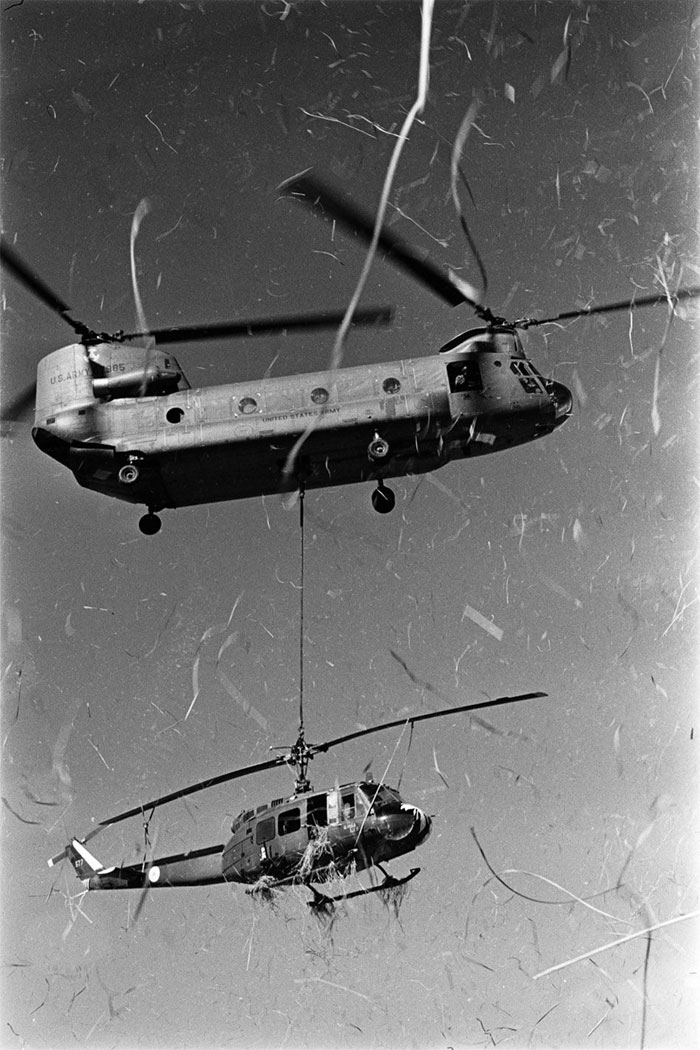 UH-1D ⸦ ϴ CH-47  <ó:  >
