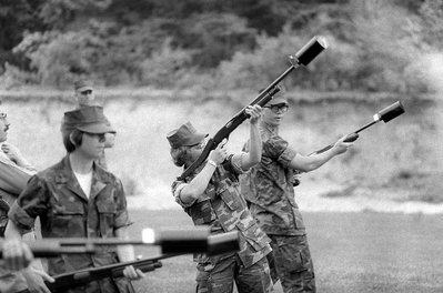 M870은 시위진압시 최류탄 발사에도 사용된다. <출처: 미 국방부>