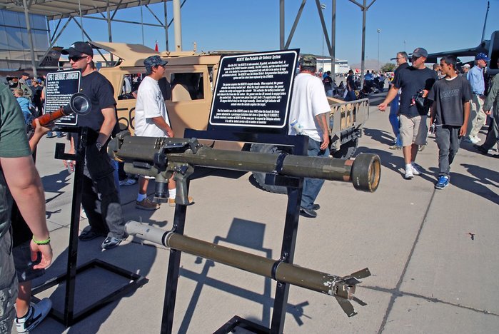 미 공군 기지 개방 행사에 전시된 레드아이 미사일 <출처 : marvellouswings.com>