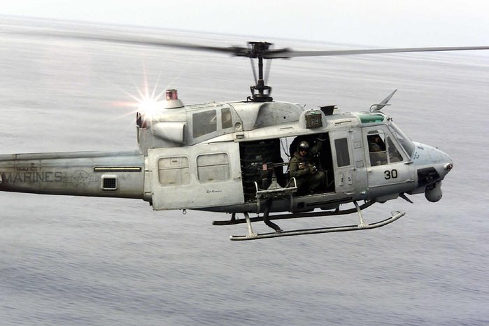 UH-1은 발전을 계속하여 쌍발엔진을 장착한 UH-1N이 해병대에 도입되었다. (출처: 미 해군)