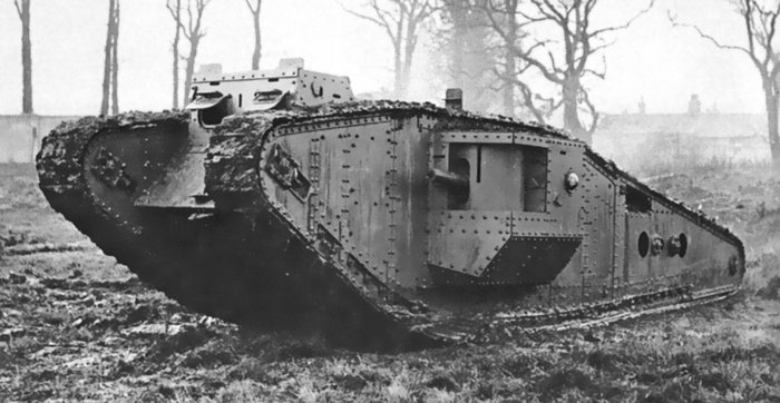 영국은 세계 최초의 전차인 Mk 시리즈를 선보이면서 탱크라는 단어를 정착시켰다. 사진은 Mk IV 피메일(female) 탱크의 모습이다. < 출처 : Public Domain >