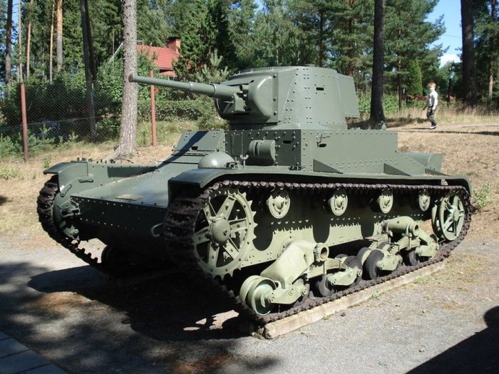 겨울전쟁에서 노획한 소련제 T-26 포탑을 직도입한 빅커스 Mk. E 차제와 결합한 핀란드 개조형 < 출처 : GNU Free Documentation License >