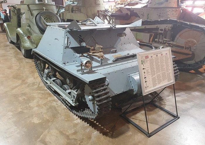 카든과 로이드가 개발한 Mk. VI형 탱케트. 여기에 채택된 로드휠과 서스펜션은 독일 1호 전차의 밑바탕이 되었다. 이처럼 빅커스의 기술은 수많은 나라의 전차 개발에 엄청난 영향을 끼쳤다. < 출처 : (cc) Hiuppo at Wikipedia.org >