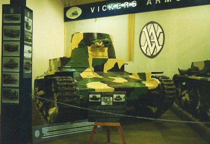 영국의 보빙턴 전차 박물관에 전시 중인 빅커스 Mk. E 전차 B형. 정작 영국에서는 채택하지 않았다. < 출처 : (cc) Hugh Llewelyn at Wikipedia.org >