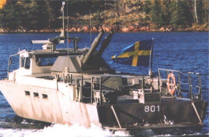 스웨덴 해군 CB90 고속정에서 시험 중인 AMOS <출처 : proceedings.ndia.org>