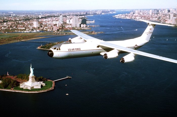 C-141B <출처: US National Archives>