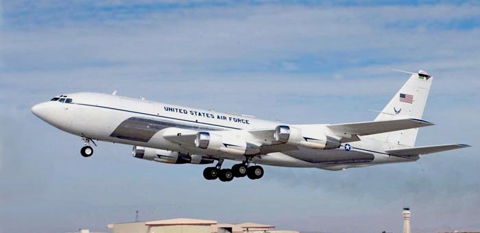 1950년대 말에 이르러 전략수송능력이 지극히 한계를 보이자 공군은 우선 민항기 기반의 C-135를 도입했다. <출처: Public Domain>