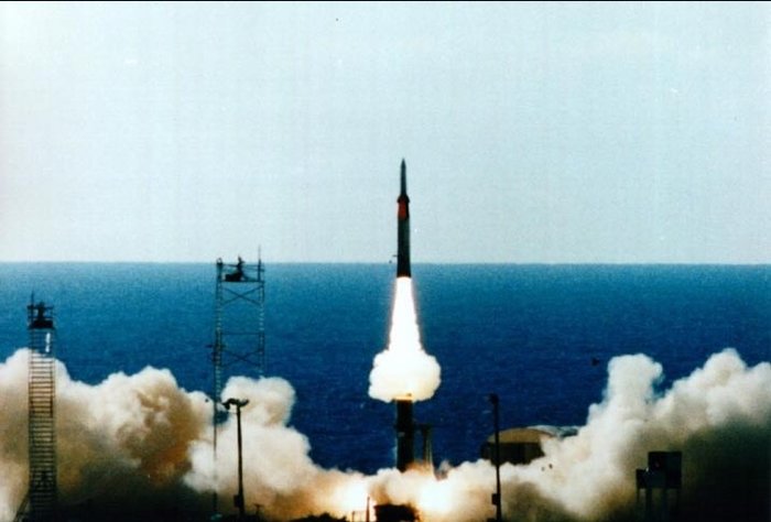 1996년 2월, 이스라엘 팔마힘 기지에서 시험 발사 중인 애로우-2. (출처: US Missile Defense Agency)