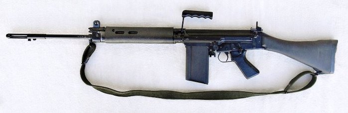 제2차 대전 후 영국군의 주력 소총이던 L1A1 SLR은 벨기에의 FN FAL을 면허 생산한 것이다. 이처럼 영국은 총기 분야에서 외국산 기술 도입에 적극적이었다. < 출처 : Public Domain >