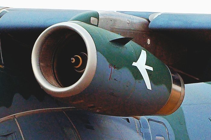 2018년 RIAT 전시회에 출품된 KC-390의 IAE V2500 엔진 (출처: Airwolfhound)