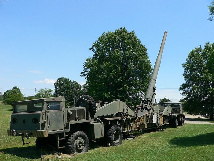 포와 포가 그리고 운반 차량이 합쳐진 M65. 사진은 애버딘 시험장 전시품. <출처 (cc) Mark Pellegrini at wikimedia.org>