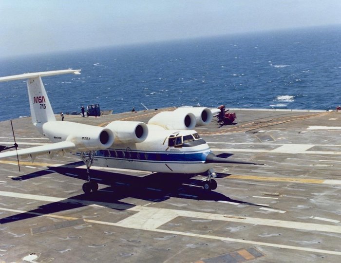 키티호크 항모에 착함중인 XC-8A QSRA 시험기체 <출처: NASA>