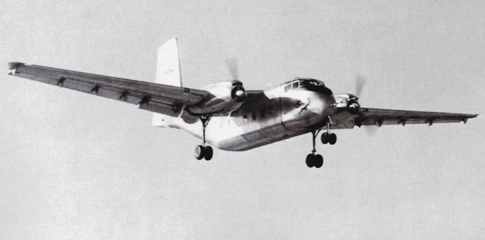 1958년 7월 30일 초도비행에서 이륙 중인 DHC-4 카리부 시제1호기의 모습 <출처: DeHavilland>