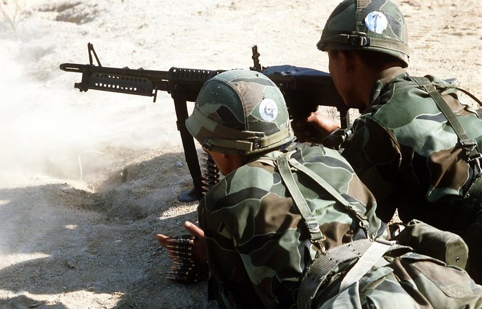1984년 해병 2사단 소속 해병들의 M60 기관총 사격훈련 장면 <출처 : US National Archives>