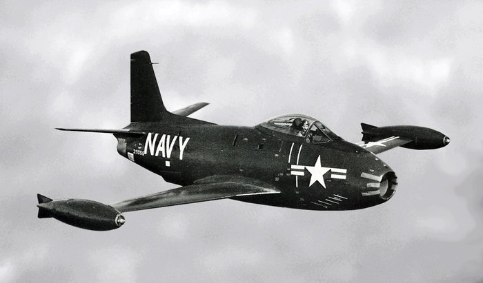 함상 제트전투기의 선두주자였던 미 해군의 FJ-1 퓨리 (출처: Public Domain)