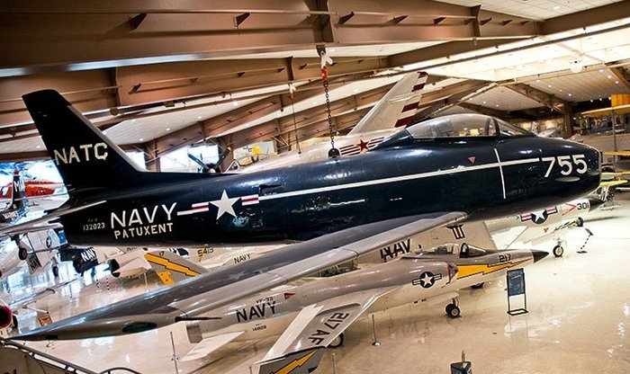 미 해군 역사 유산 박물관에 전시 중인 FJ-2 