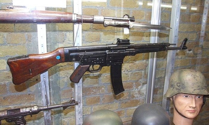 StG44 < (cc) Claus Ableiter at Wikimedia.org >