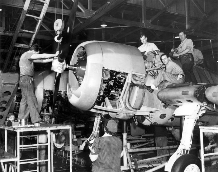 F6F는 PW의 R-2800 엔진을 장착하여 뛰어난 추력을 갖췄지만 같은 엔진을 장착한 F4U나 P-47보다 부족했다. < Public Domain >
