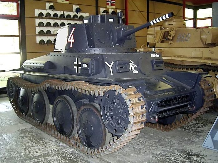 체코슬로바키아산 LT vz. 38 전차는 독일도 38(t)라는 이름으로 제식화해서 사용했을 만큼 성능이 좋았다. 이후 그릴레를 비롯한 수많은 파생형 기갑장비의 기반이 되었다. < 출처 : (cc) Werner Willmann at Wikimedia.org >