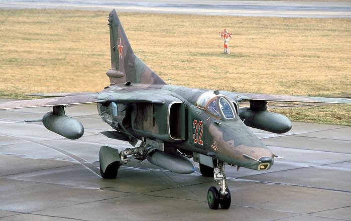MiG-27D < 출처 : Public Domain >