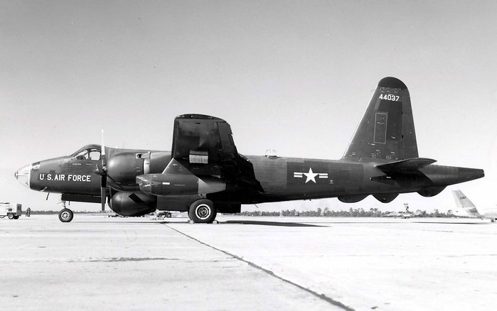 측면에서 촬영한 RB-69A 넵튠의 측면. 이 기체는 처음으로 P2V-7U 사양으로 개조된 기체이다. (출처: US Air Force)