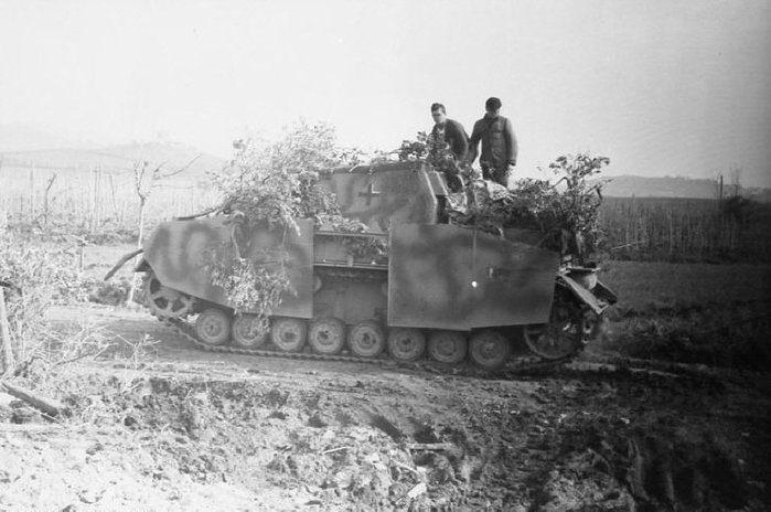 1944년 3월 이탈리아 안지오에서 작전 중인 제216돌격전차대대 소속 4호 돌격전차. < Public Domain >